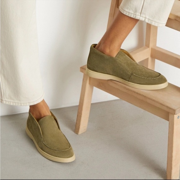 NIB- 12 Storeez beige suede loafers size 7 - Picture 12 of 12